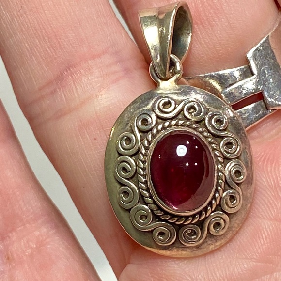 90’s Real Silver + Semi Precious Amethyst Pendant - Picture 2 of 12
